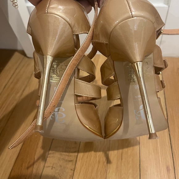 Andrea Gomez Buckle Pump Heel - Picture 4 of 6